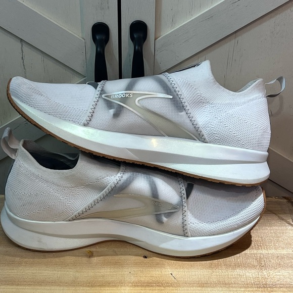 Brooks Levitate 4 LE (Limited Edition) Slip-on White Shoes Women’s Size 9.5 - Picture 5 of 10